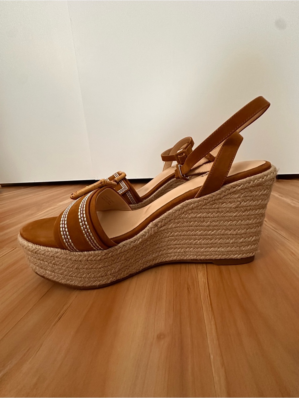 L’Agence Women's Aurore Shoe In Buckskin In Brown Size 9.5 NWOT - Picture 3 of 7